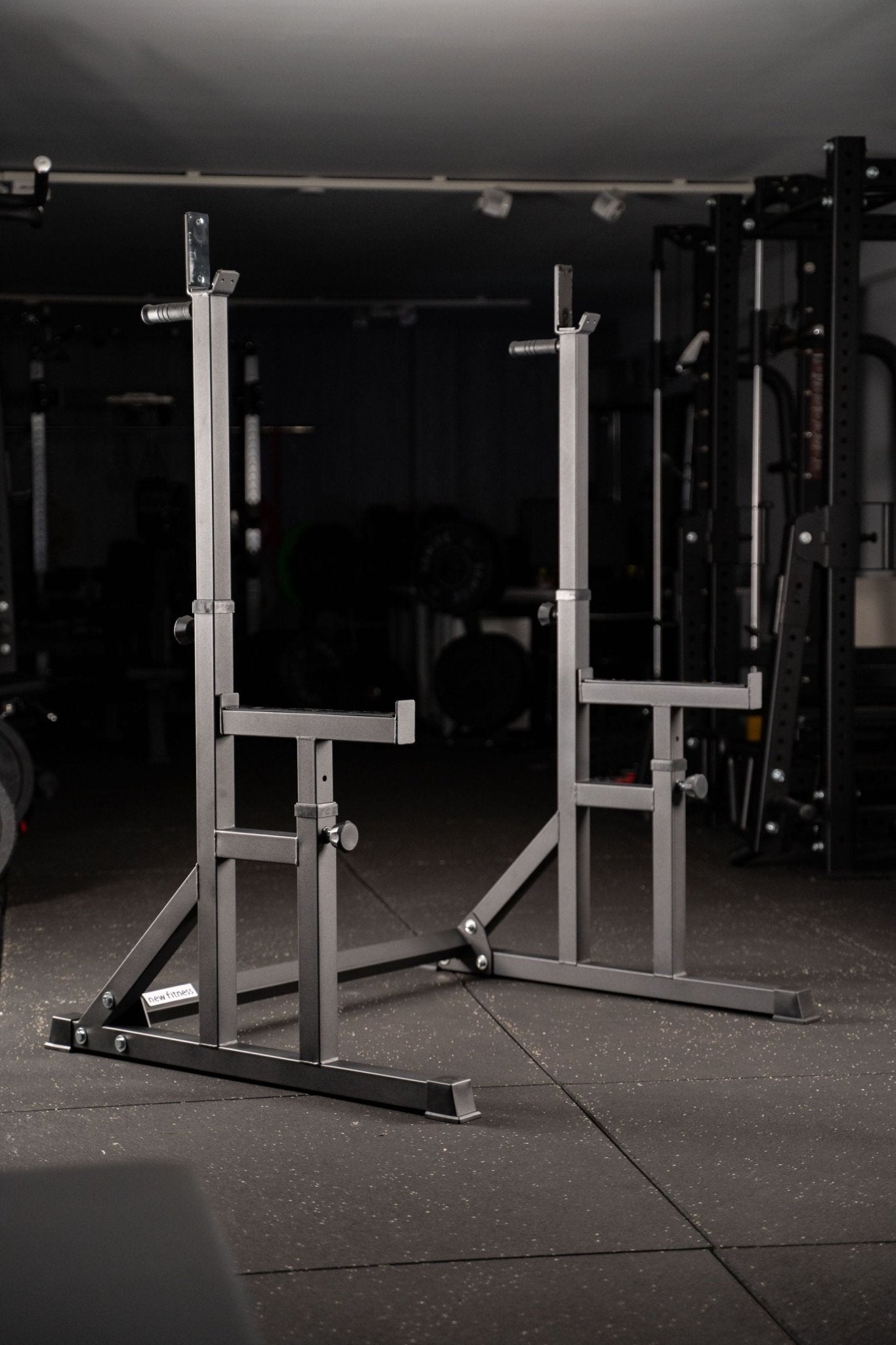 Adjustable Squat en Bench Rack Newfitness® SR990 FOX LINE - SQMIZE Nederland