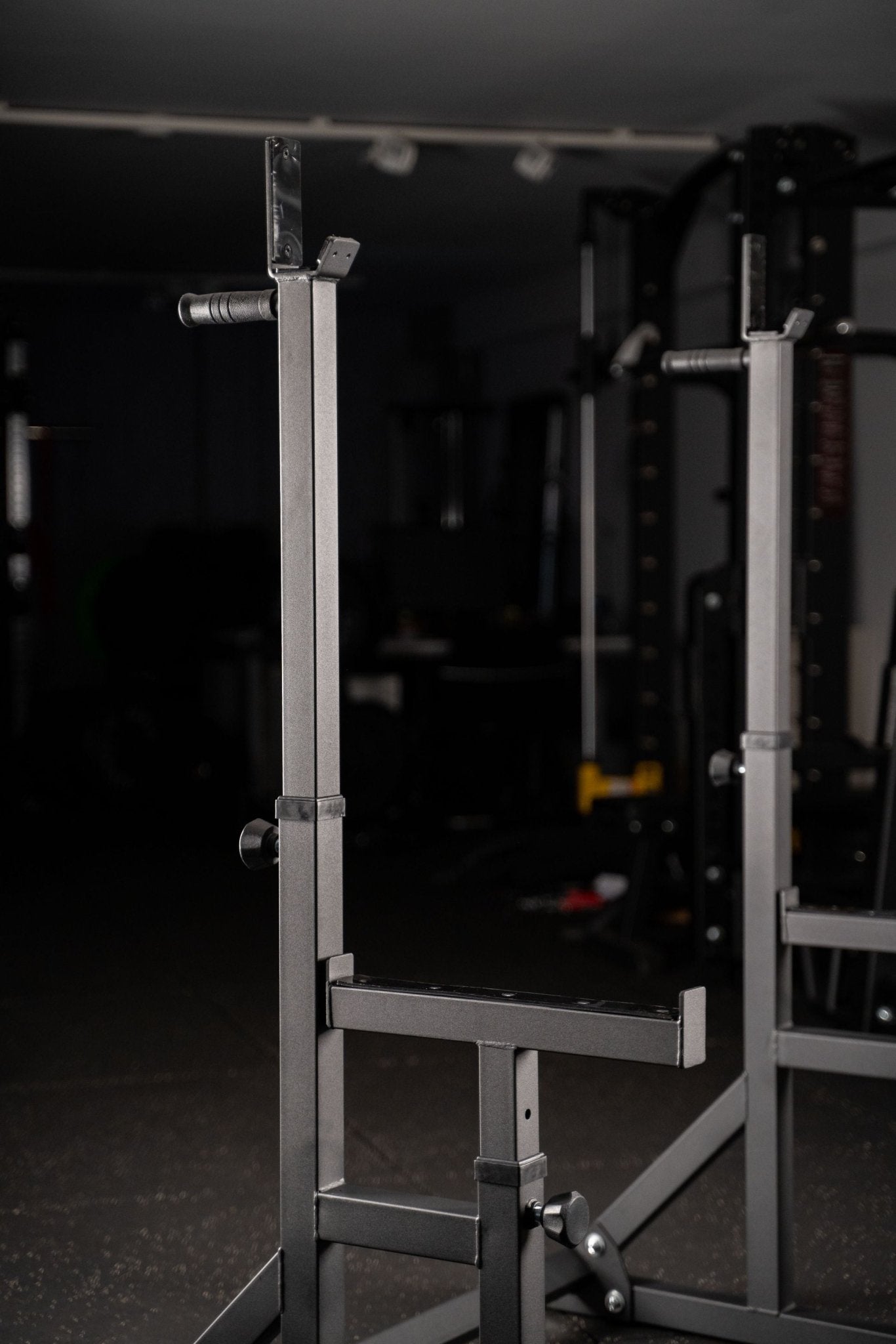 Adjustable Squat en Bench Rack Newfitness® SR990 FOX LINE - SQMIZE Nederland