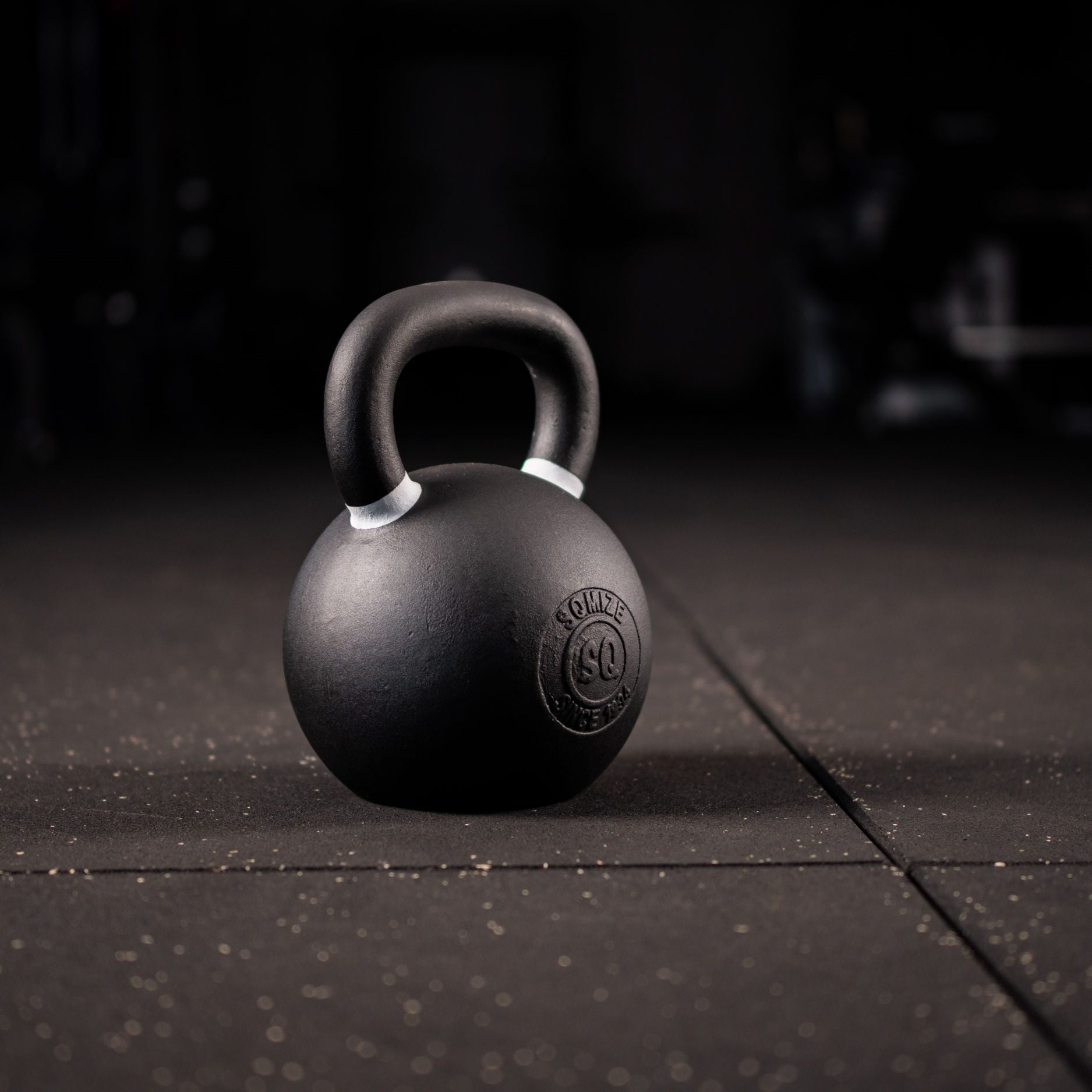 Black Kettlebell SQMIZE® BFK36 met Kleurcode Grijs - 36 kg - SQMIZE Nederland