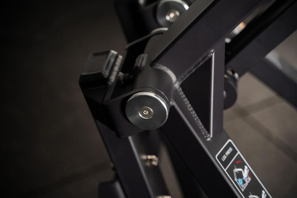 Iso-Lateral Studio Legpress SQMIZE® PREMIUM BISON LPL30i - SQMIZE Nederland