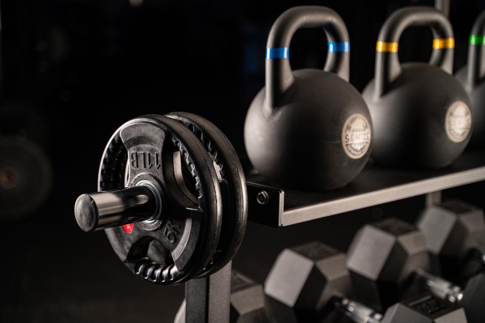 Professionele Dumbbell en Kettlebell Opslag Rek SQMIZE® SQ240 Pro 3-Rijen - SQMIZE Nederland